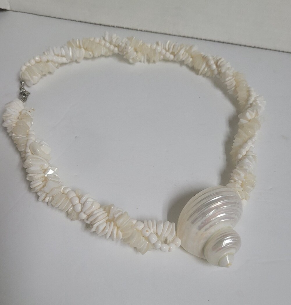 Vintage Chunky Braided Puka Shell Statement 20" Necklace - Picture 8 of 9